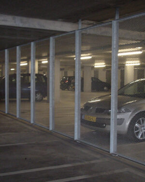 Afscheidingshekwerk in parkeergarage