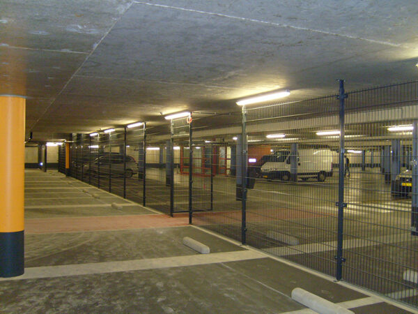 Afscheidingshekwerk in parkeergarage