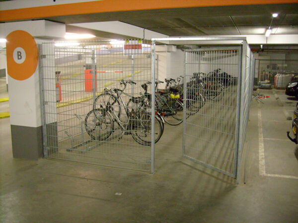 Afscheidingshekwerk in parkeergarage