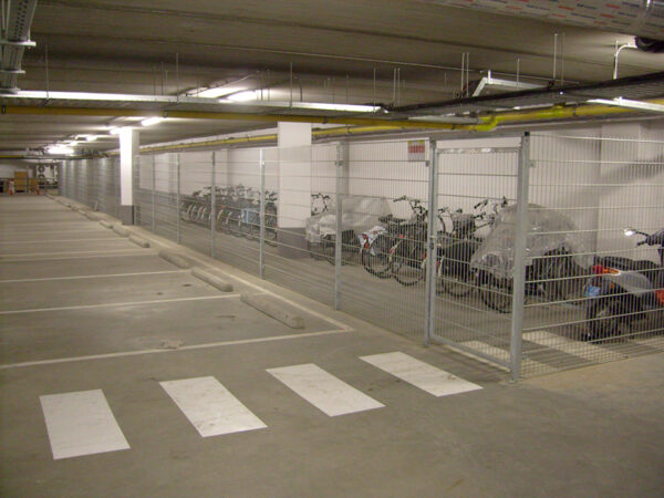 Afscheidingshekwerk in parkeergarage