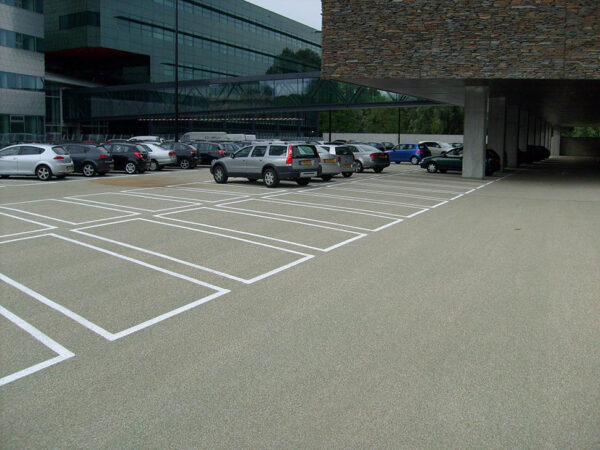 Belijning parkeerterrein kaderlijnen