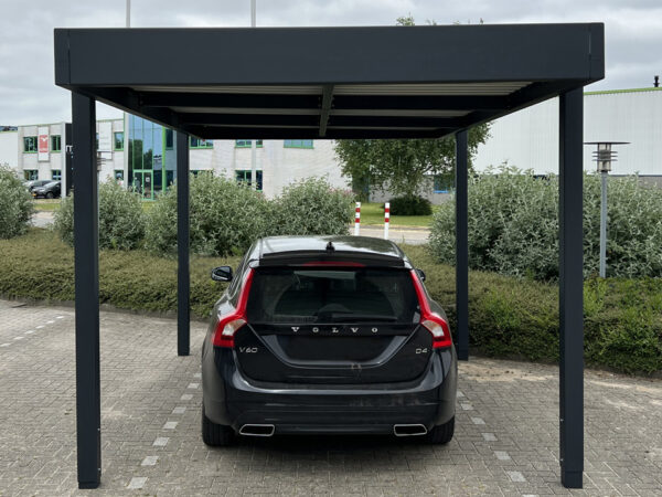 Carport met zonnepanelen