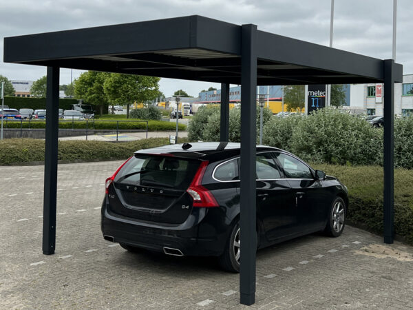 Carport met zonnepanelen