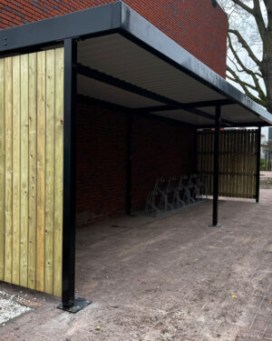 Fietsenstalling H-100 wanden geimpregneerd hout staanders gepoedercoat