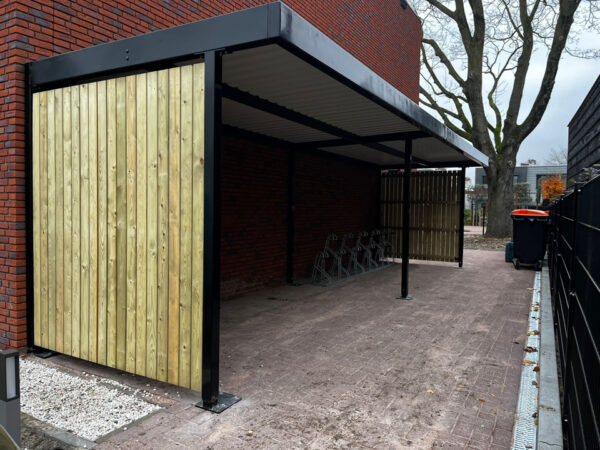 Fietsenstalling H-100 wanden geimpregneerd hout staanders gepoedercoat