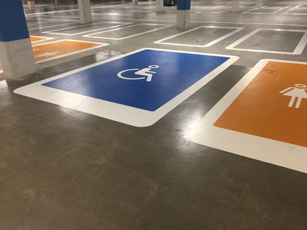 Markeringen parkeergarage invalidesymbool