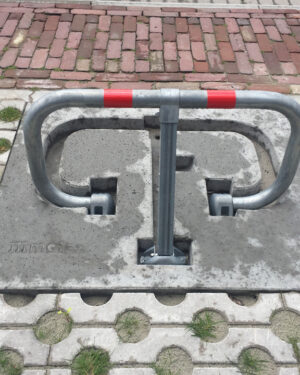 Parkeerbeugel met betonplaat