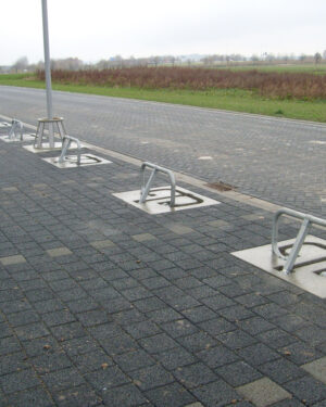 Parkeerbeugel met betonplaat