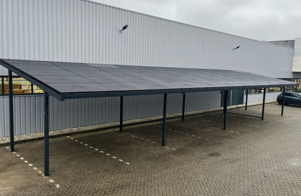 Carport met zonnepanelen