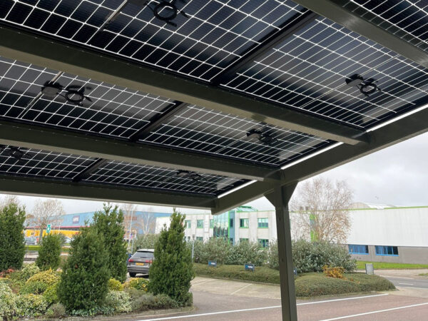 Carport met zonnepanelen