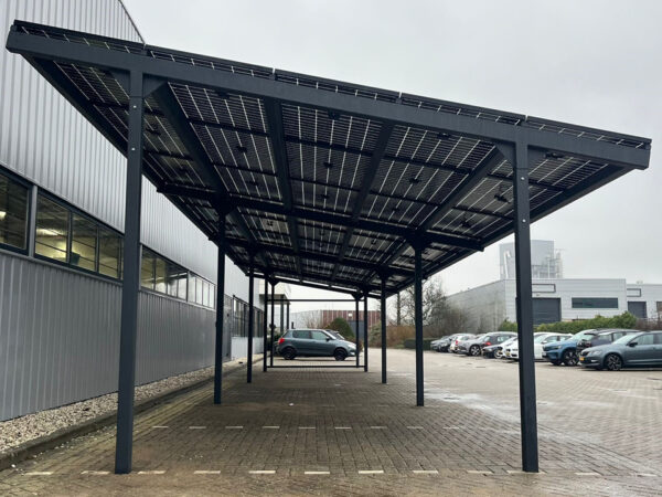 Carport met zonnepanelen