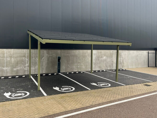 Carport met zonnepanelen