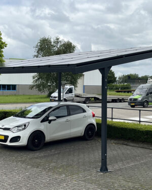 Carport met zonnepanelen