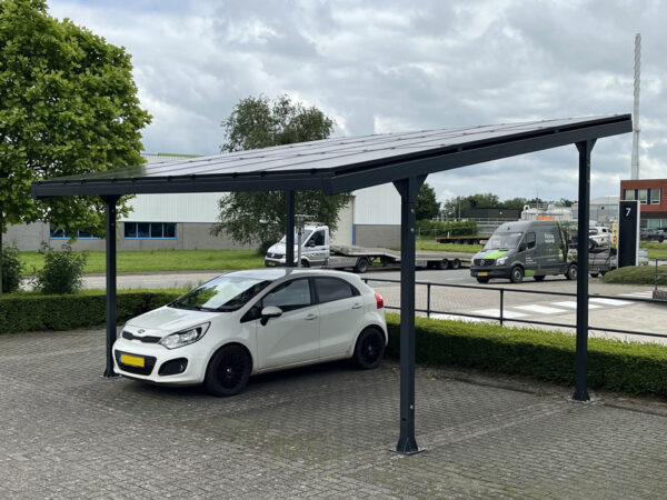 Carport met zonnepanelen