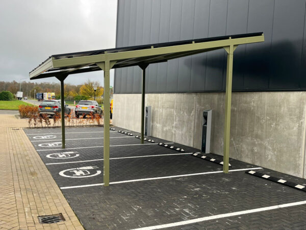 Carport met zonnepanelen