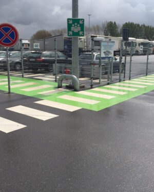 Wegmarkering bedrijfspand looppaden