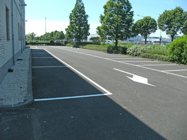 Wegmarkering lijnen parkeerterrein