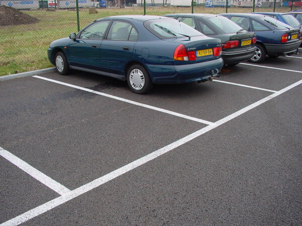 Wegmarkering lijnen parkeerterrein