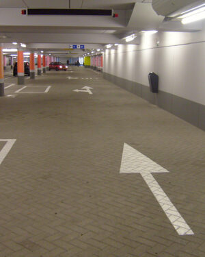 Wegmarkering parkeergarage bewegwijzering