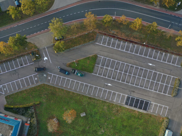 Wegmarkering parkeerterrein belijning