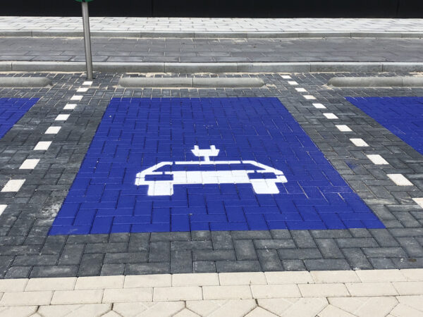 Wegmarkering symbool electrische auto